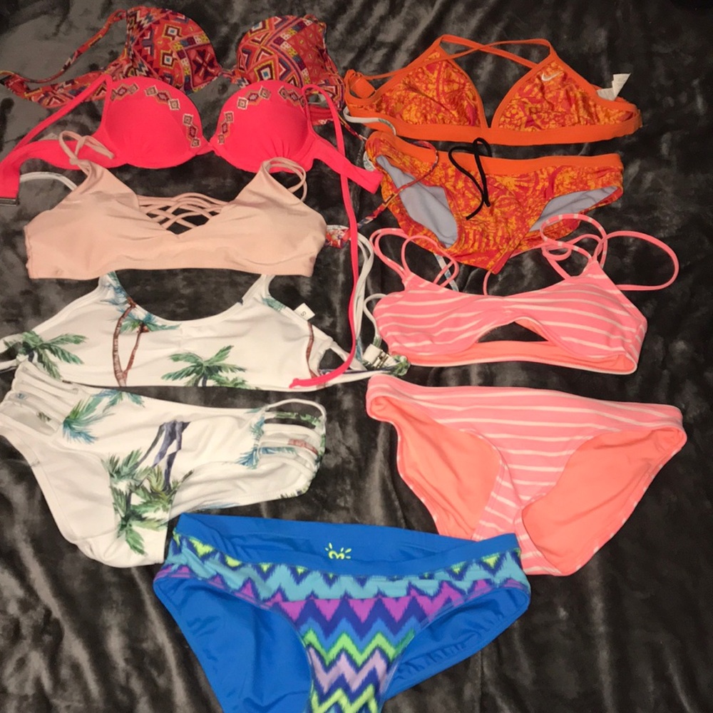 3 SM BIKINIS, 1 SM,2 XSM BIKINI TOPS, 1 SM BOTTOM,